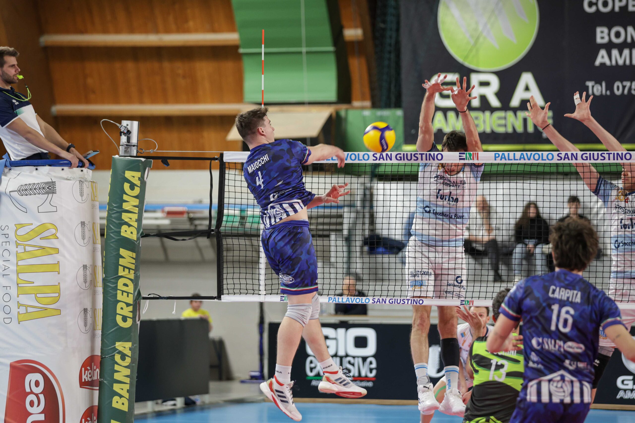 La ErmGroup Altotevere fa tremare la capolista Personal Time San Donà di Piave, avanti 2 set a zero e raggiunta dai biancazzurri che, mai domi, cedono di misura al tie-break. Un punto comunque buono colto al termine di una partita di alto livello e spettacolo