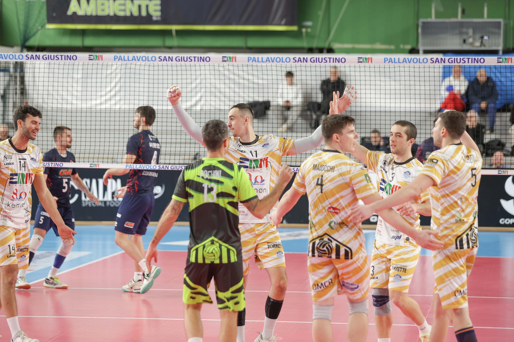 Match di cartello al palasport di San Giustino, dove arriva la corazzata Belluno per sfidare una ErmGroup Altotevere che strizza l’occhio al quarto posto. “La compattezza di un intero ambiente alla base della nostra risalita”, dice il diesse Valdemaro Gustinelli