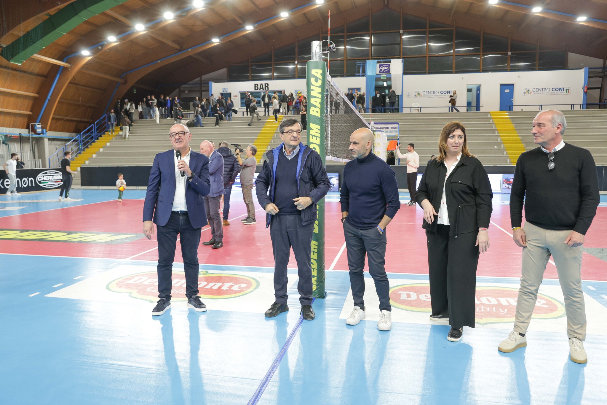Grande successo della domenica organizzata dal Volley Altotevere: rappresentanti delle pubbliche istituzioni e pubblico numeroso al palasport di San Giustino per un evento dedicato al territorio e solennizzato dalla vittoria che ha qualificato la ErmGroup alla semifinale dei play-off  