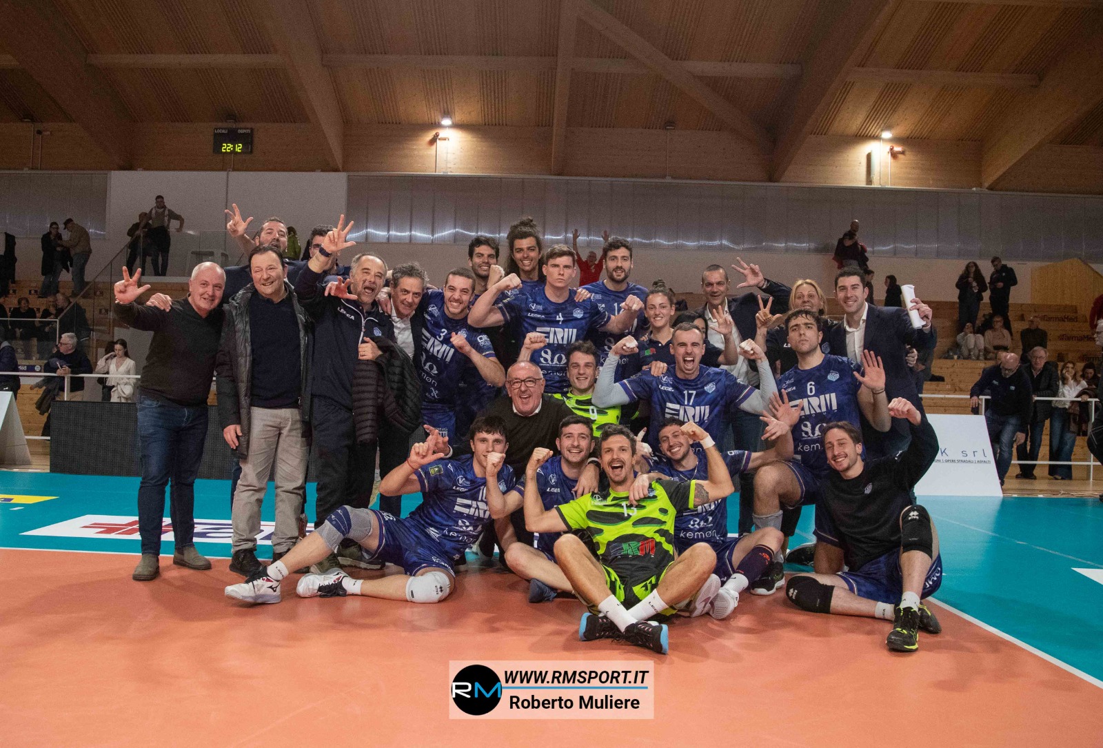 Primo set vinto ai vantaggi, poi biancazzurri in cattedra: la ErmGroup Altotevere passa di nuovo a Mantova e stavolta con un netto 3-0 nella gara 1 dei quarti di finale dei play-off. Domenica 23 il ritorno a San Giustino 