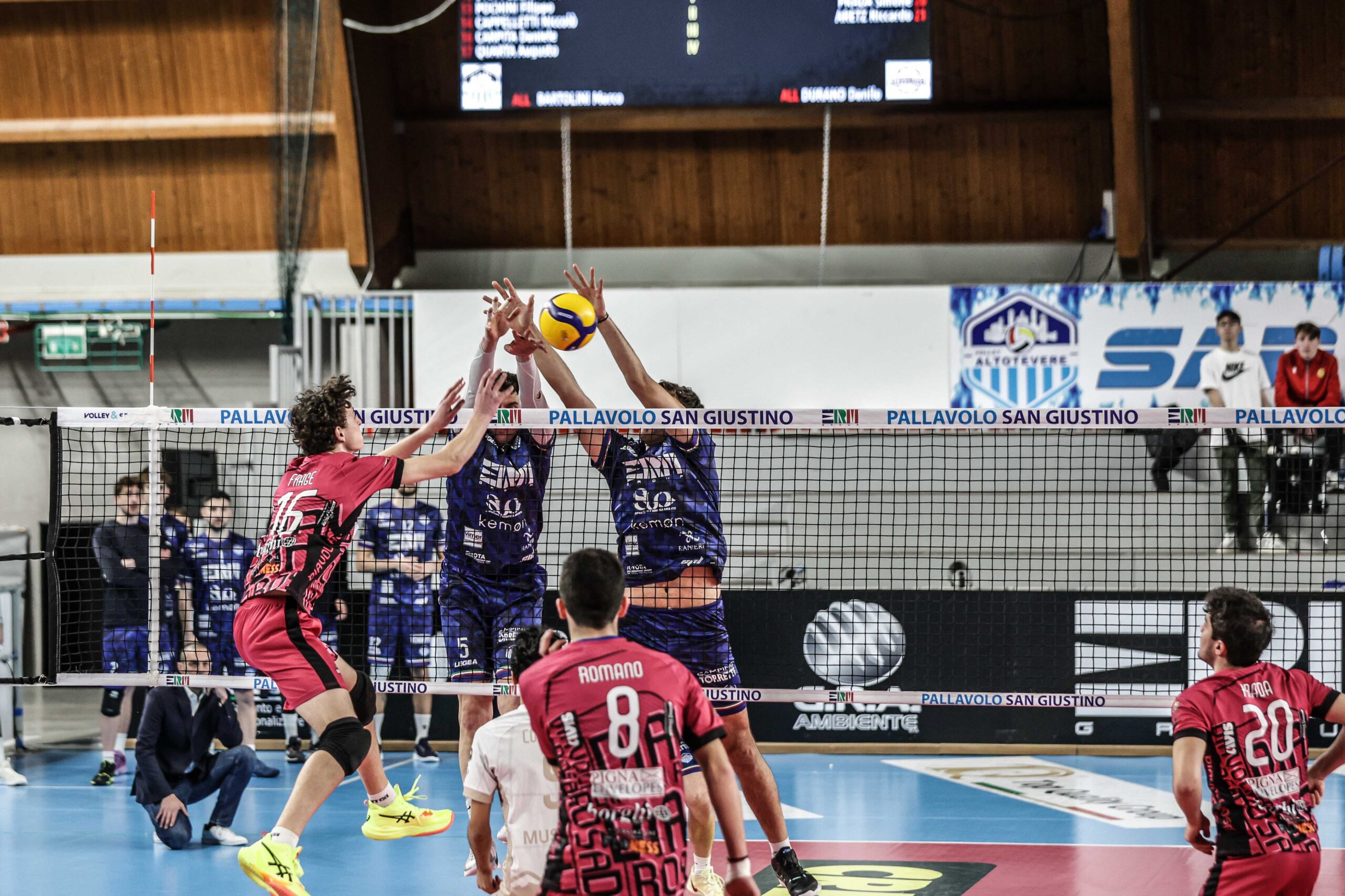 Quinto posto solitario e una fase di ritorno da squadra di vertice per la ErmGroup Altotevere dopo il 3-0 alla Diavoli Rosa Brugherio nell’ultimo impegno della stagione regolare. Esordio in A3 per il giovane Francesco Elìa Masala e domenica 16 marzo gara 1 dei play-off a Mantova